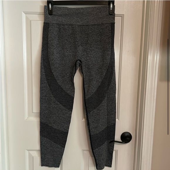 Victoria Secret’s PINK leggings - Picture 2 of 6